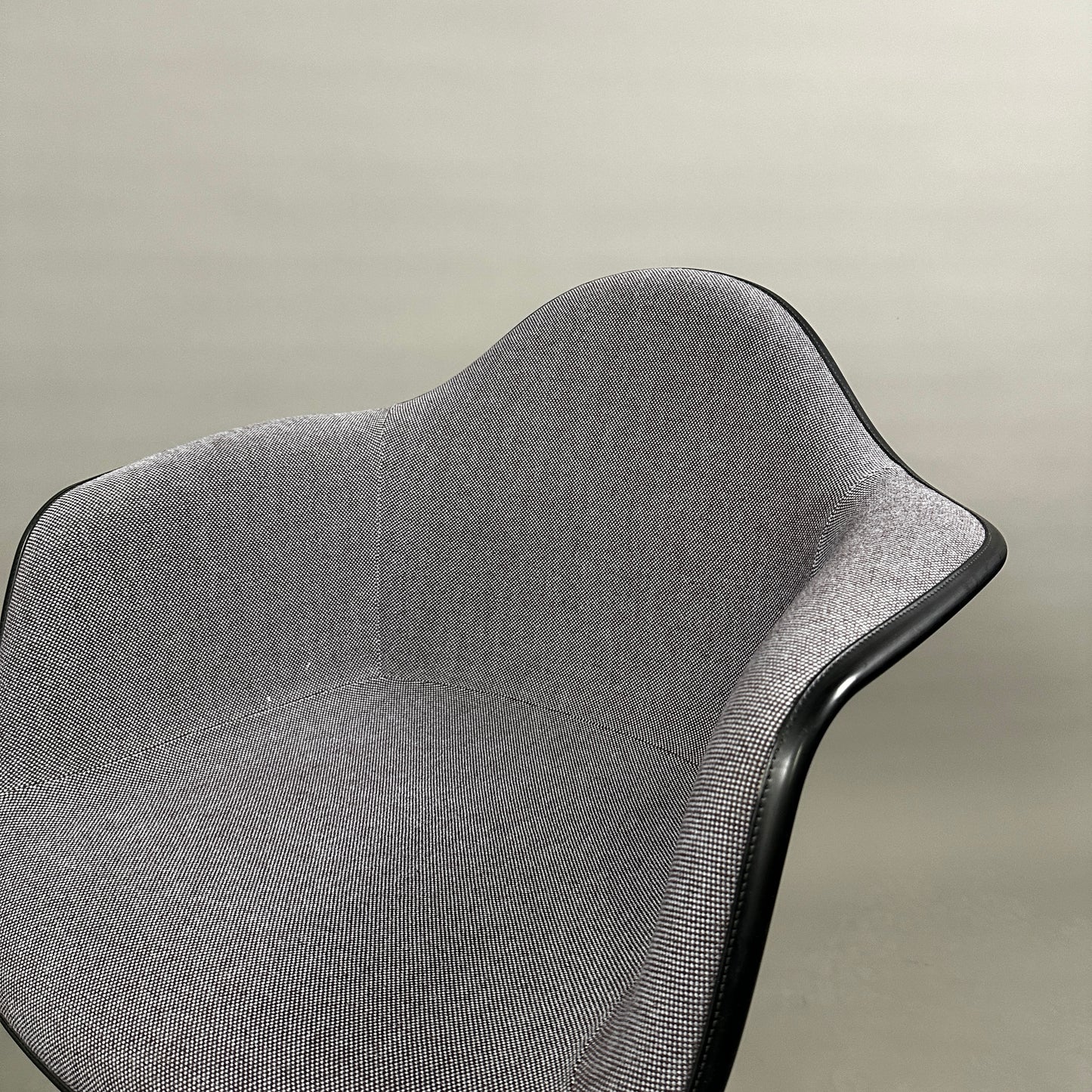 Vitra PACC Plastic Arm Chair grau