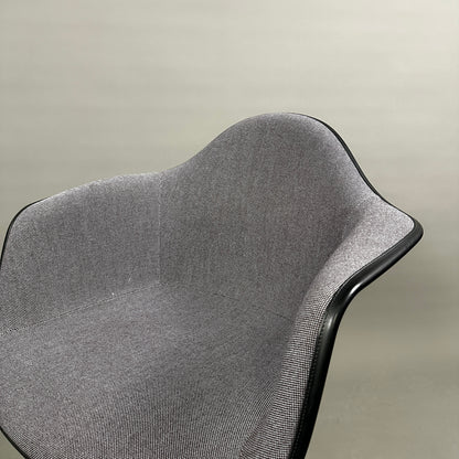 Vitra PACC Plastic Arm Chair grau