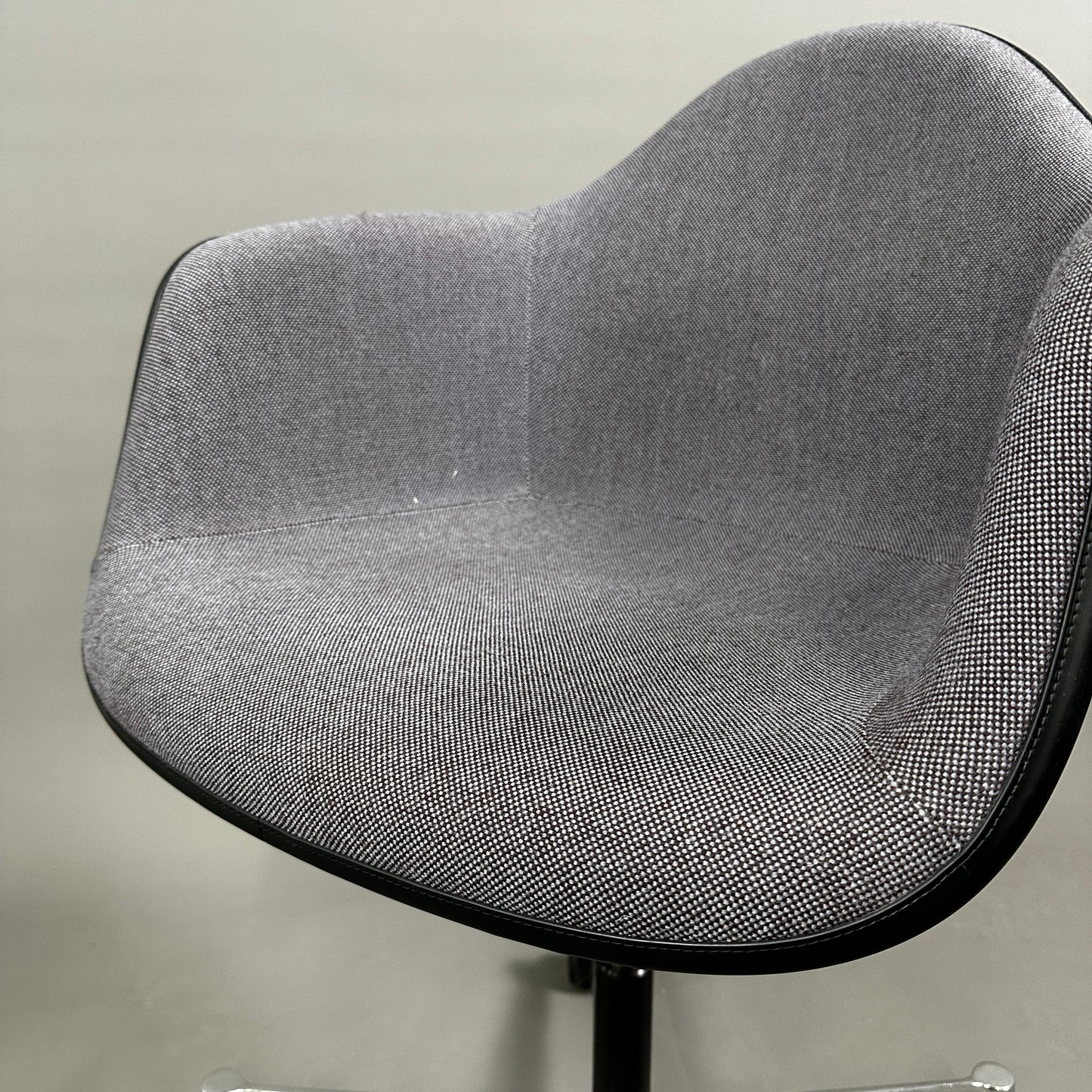 Vitra PACC Plastic Arm Chair grau