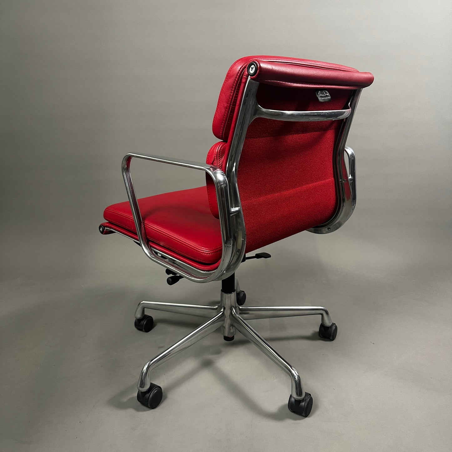 Vitra EA 217 Leder rot