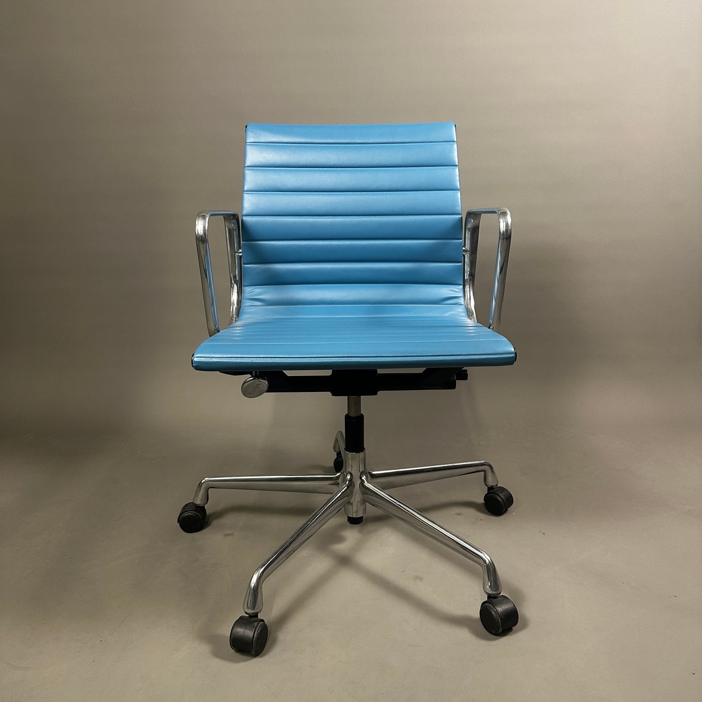 Vitra EA 117 Vinyl blau