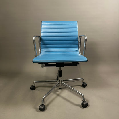 Vitra EA 117 Vinyl blau