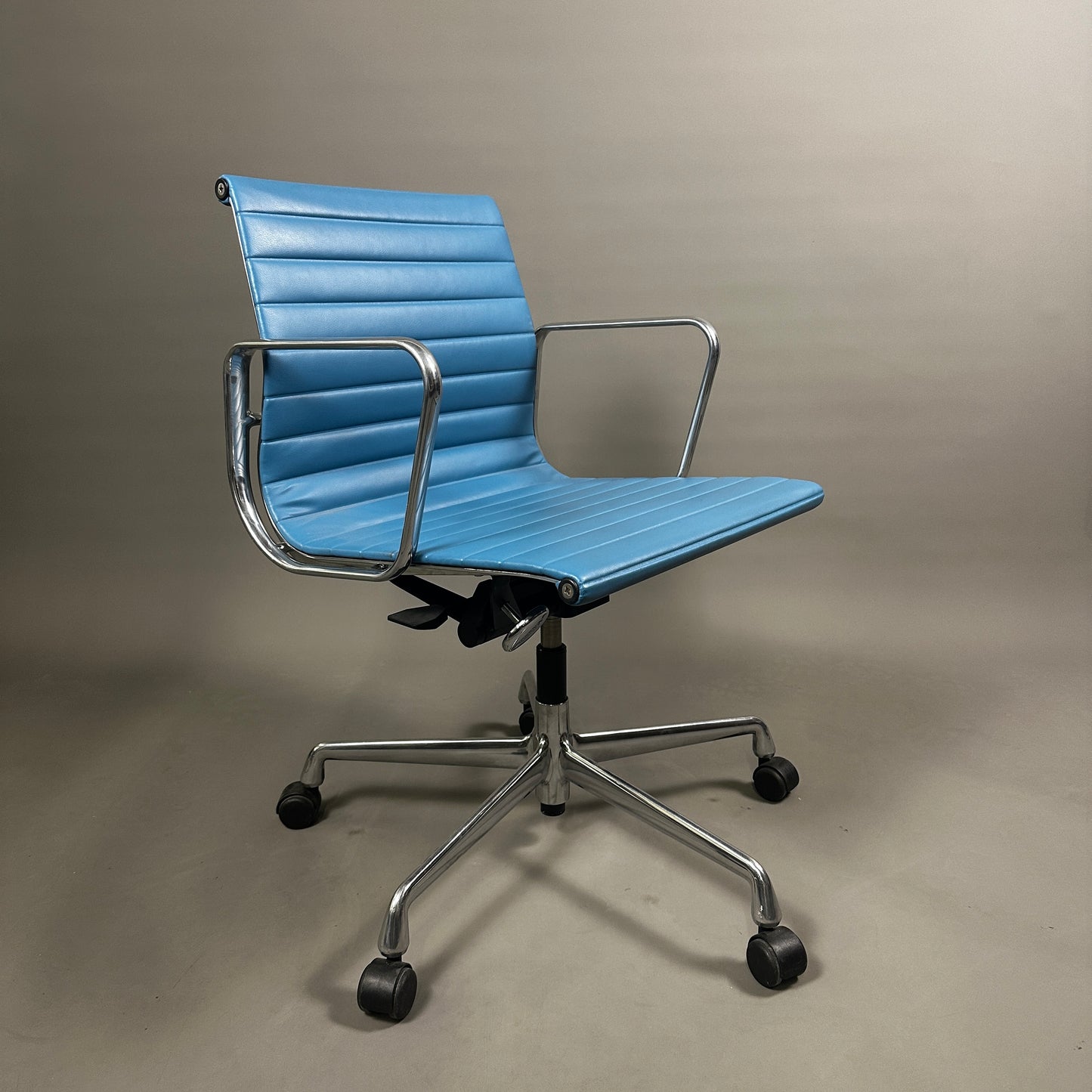 Vitra EA 117 Vinyl blau