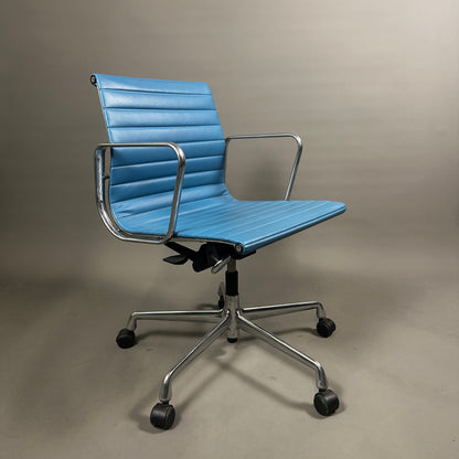 Vitra EA 117 Vinyl blau