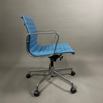 Vitra EA 117 Vinyl blau