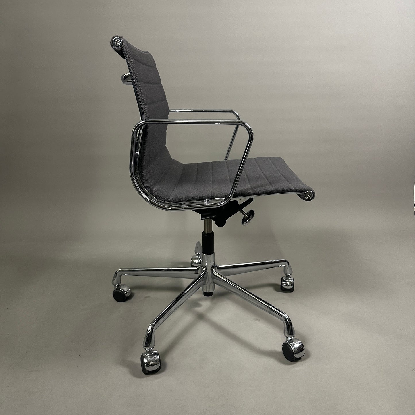 Vitra EA 117 Hopsak grau