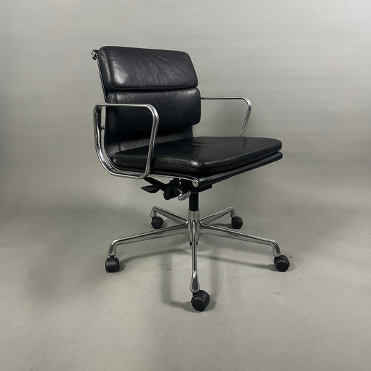 Vitra EA 217 Leder schwarz Alu