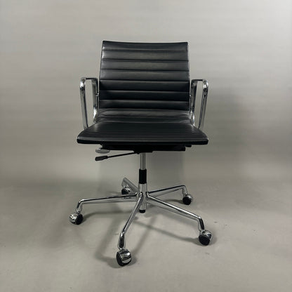 Vitra EA 117 Leder schwarz