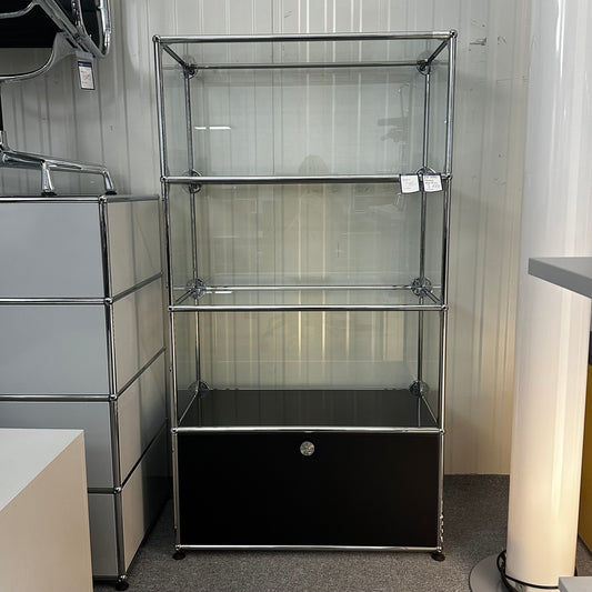 USM Haller Vitrine schwarz mit Klapptür