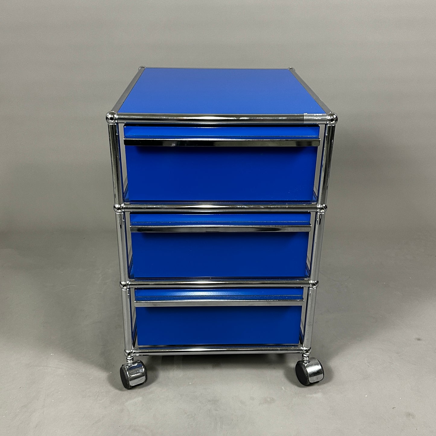 USM Haller Rollcontainer enzianblau (3 Auszüge)