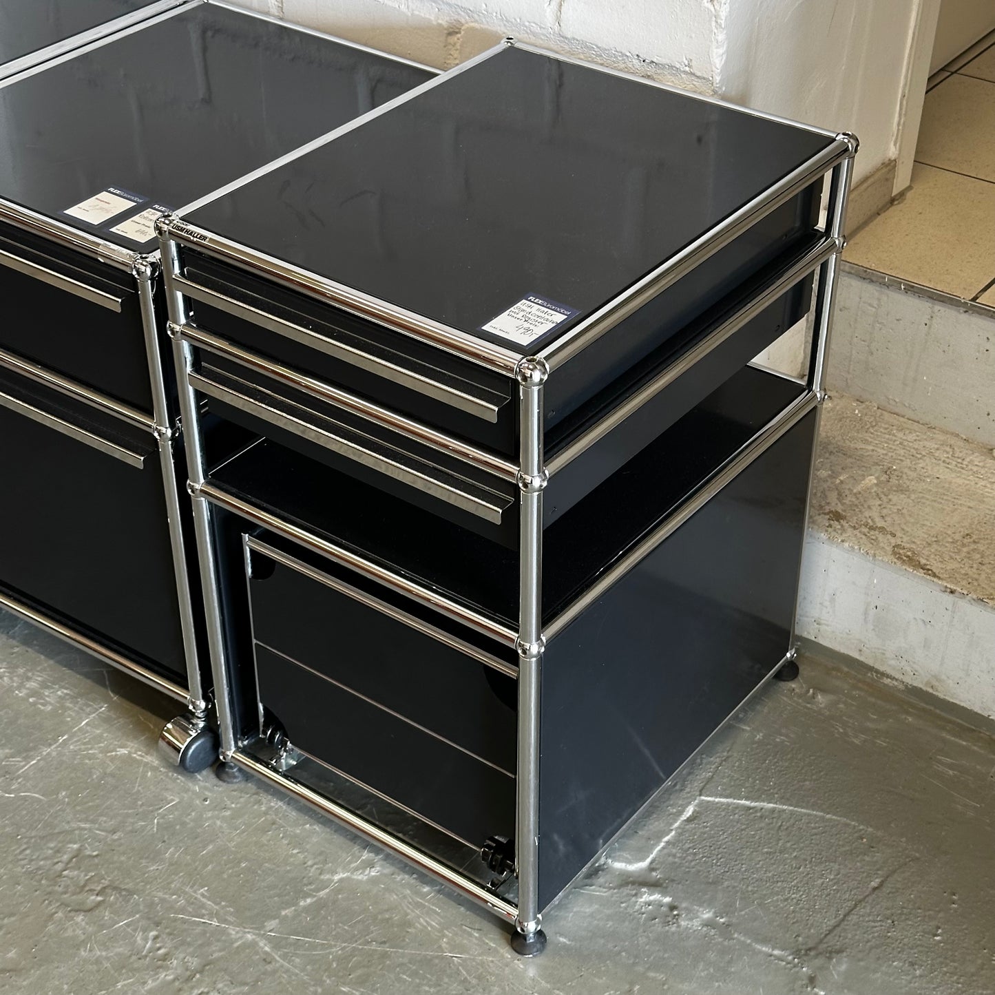 USM Haller Standcontainer schwarz (2 Schubladen + Hängeregister)