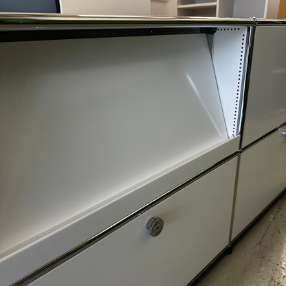 USM Haller Sideboard / Theke weiß 4x2 mit Glasaufsatz