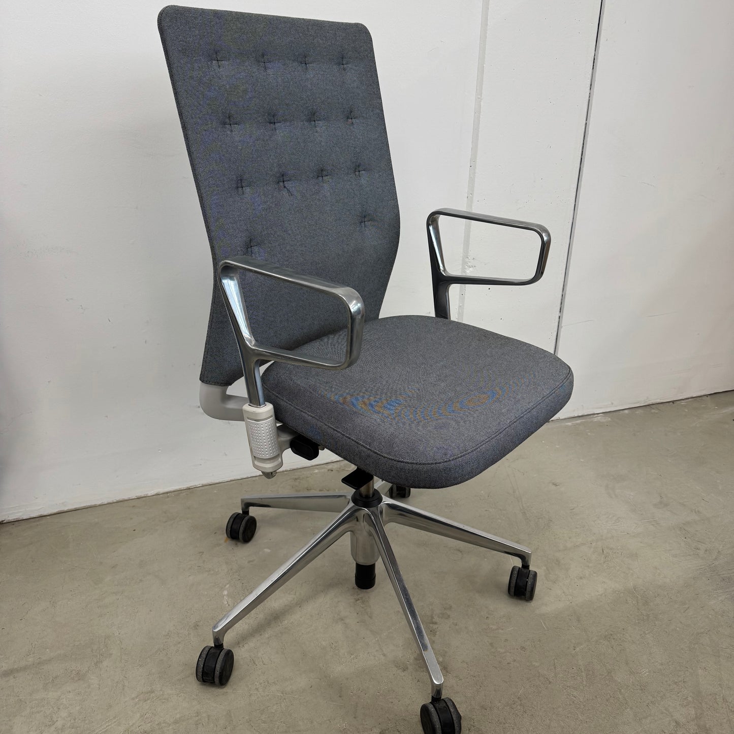 Vitra ID Trim dunkelgrau