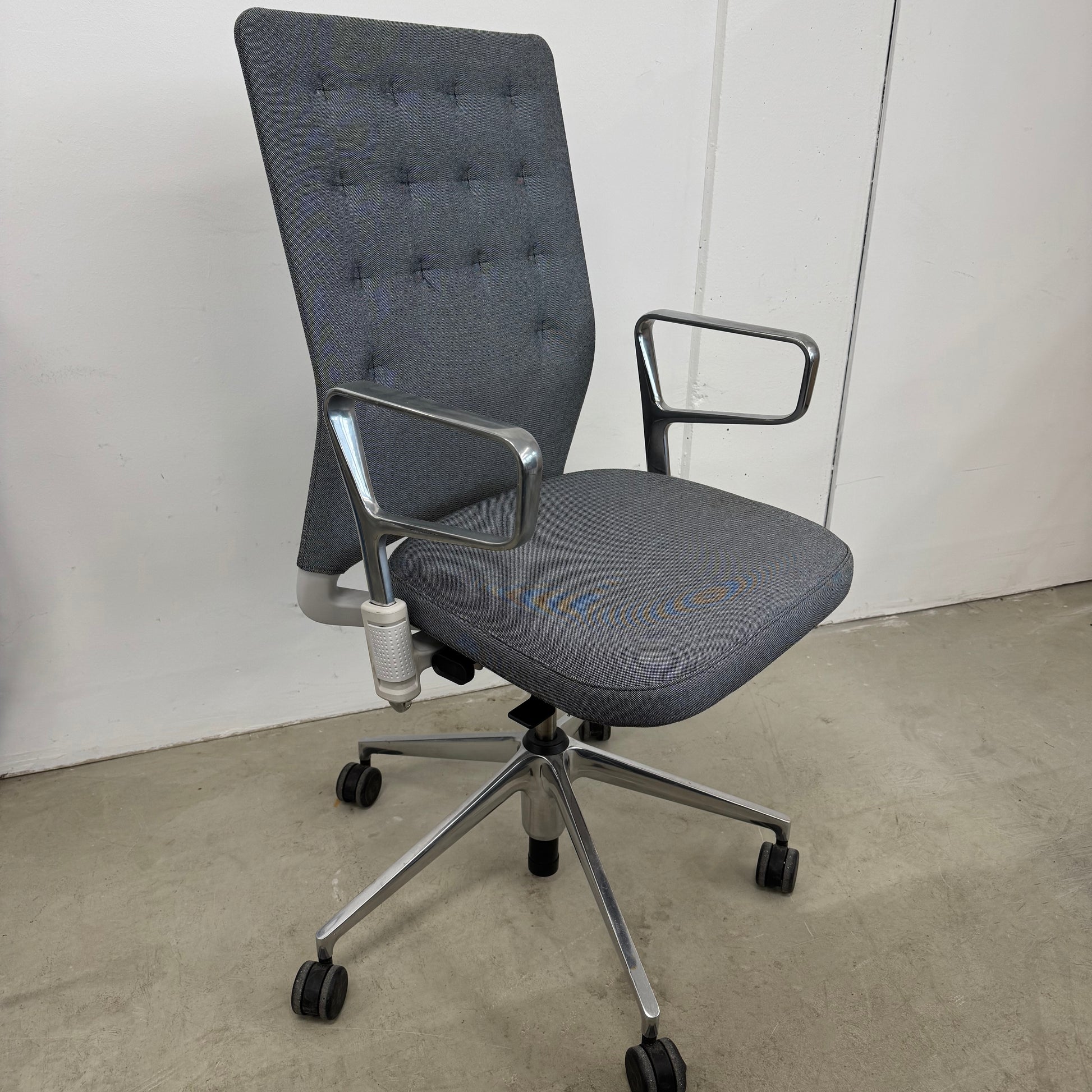 Vitra ID Trim dunkelgrau