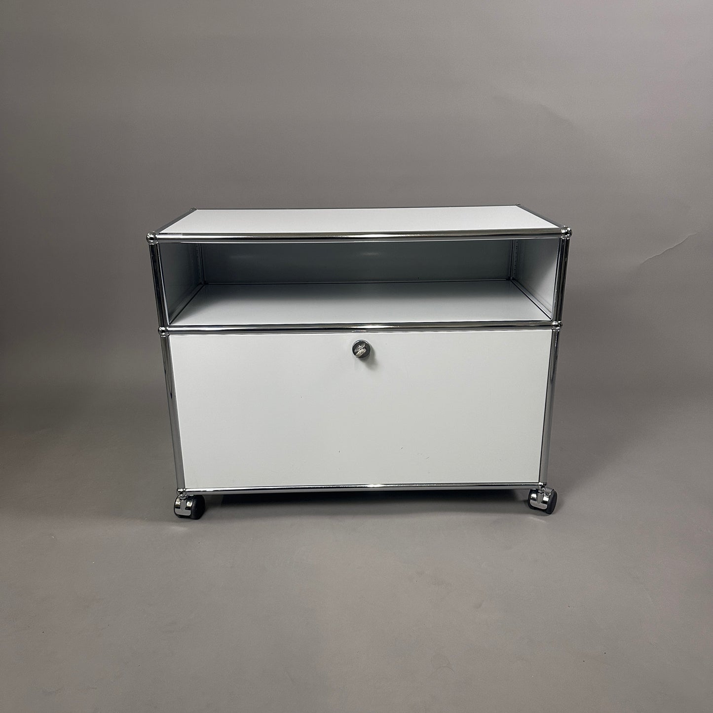 USM Haller Sideboard / Beistellschrank lichtgrau