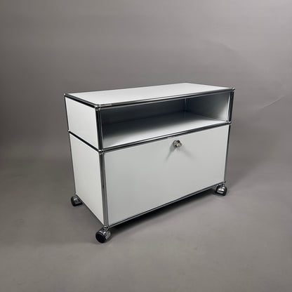 USM Haller Sideboard / Beistellschrank lichtgrau