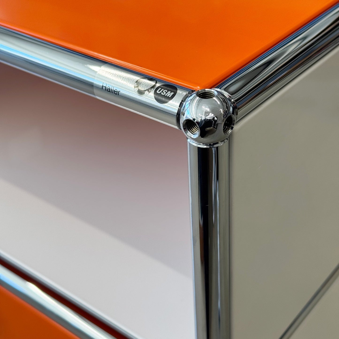 USM Haller Lowboard 3x2 orange/weiß