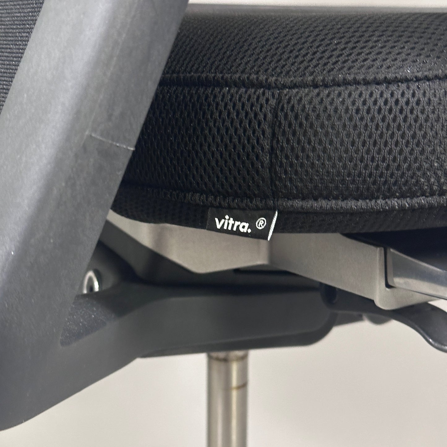 Vitra ID Mesh schwarz / chrom