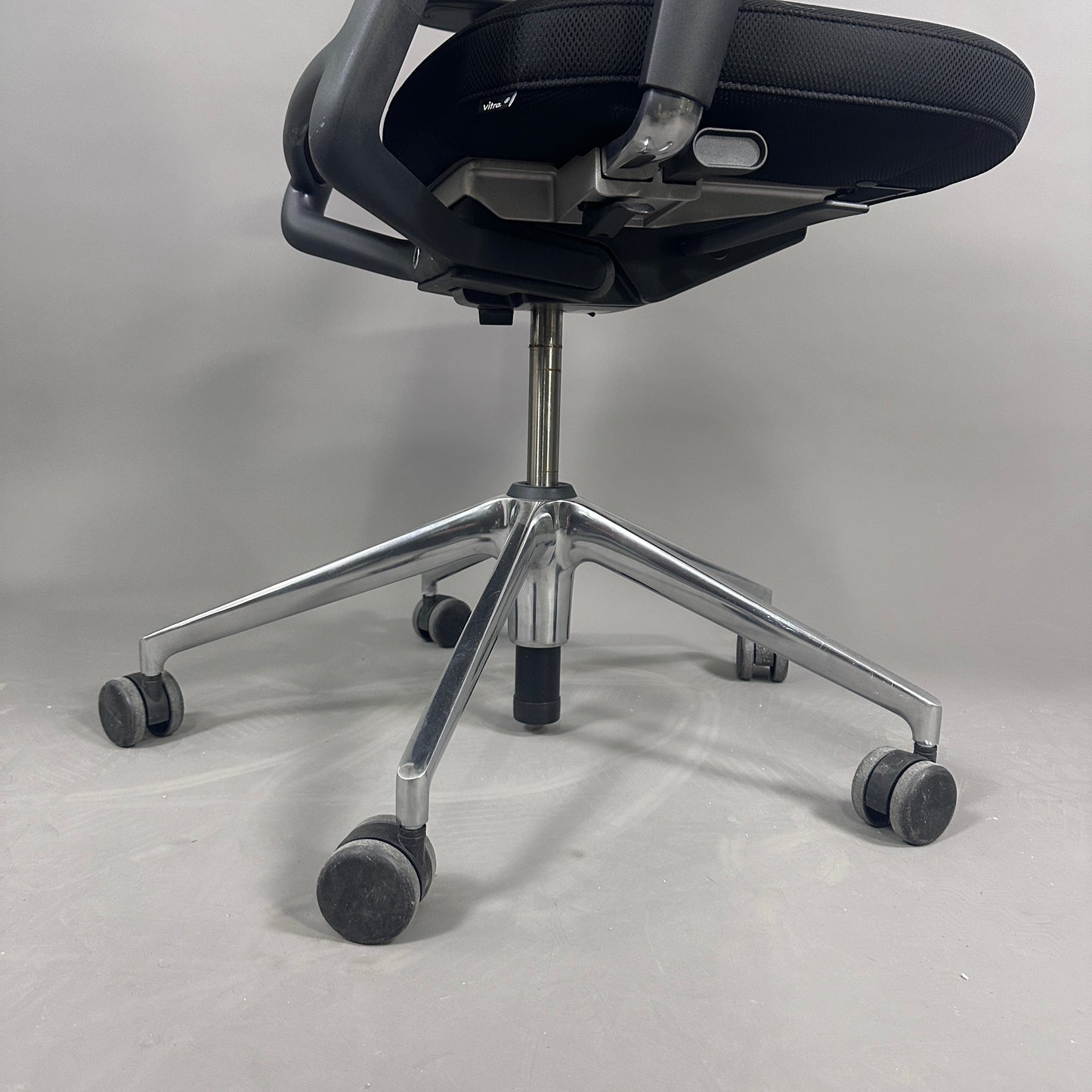 Vitra ID Mesh schwarz / chrom