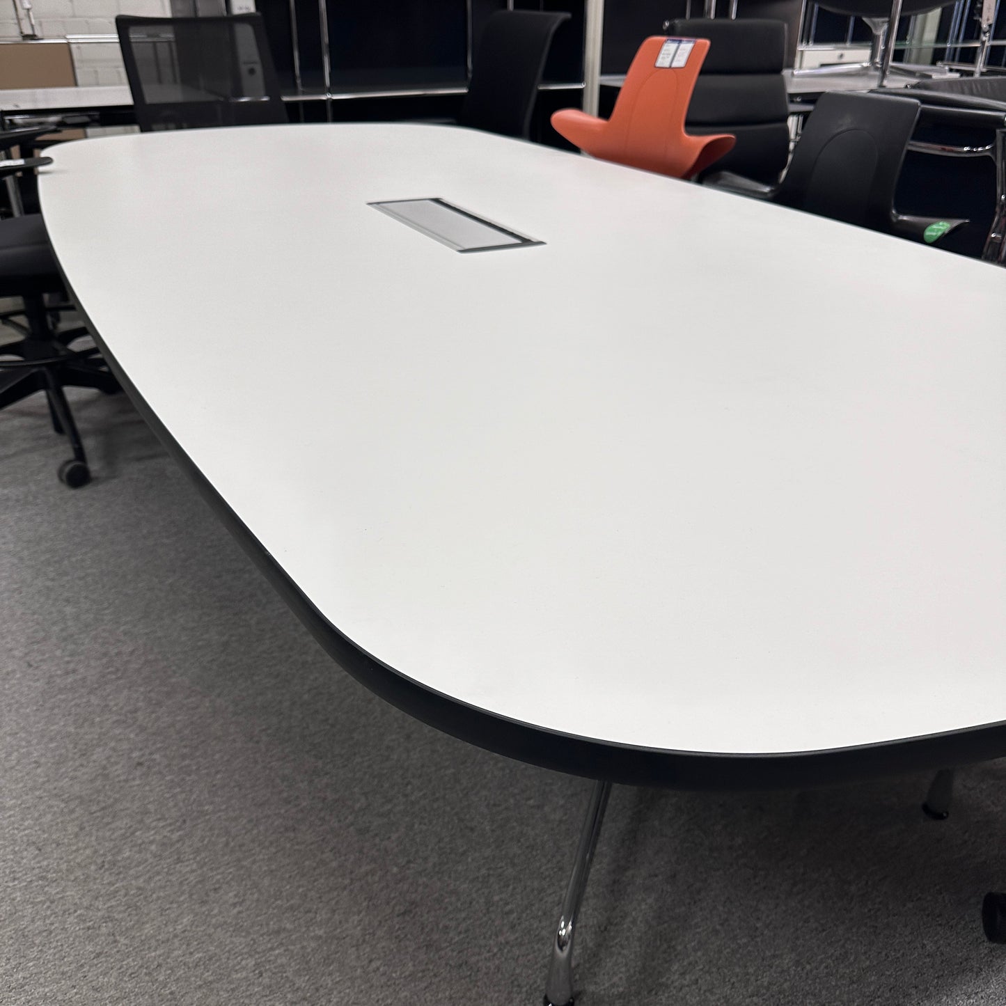 Vitra Eames Segmented Table 280x130cm inkl. Mediakit