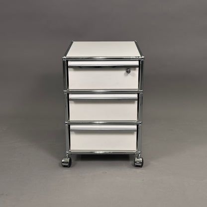 USM Haller Rollcontainer weiß (3 Auszüge) mit Rückpanelen
