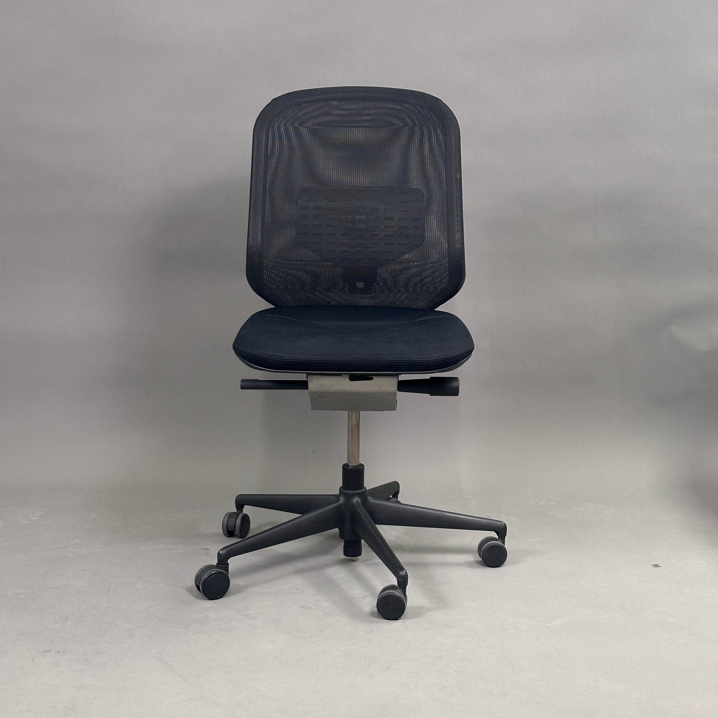 Vitra Meda Pro (ohne Armlehnen) [AKTION -50%]