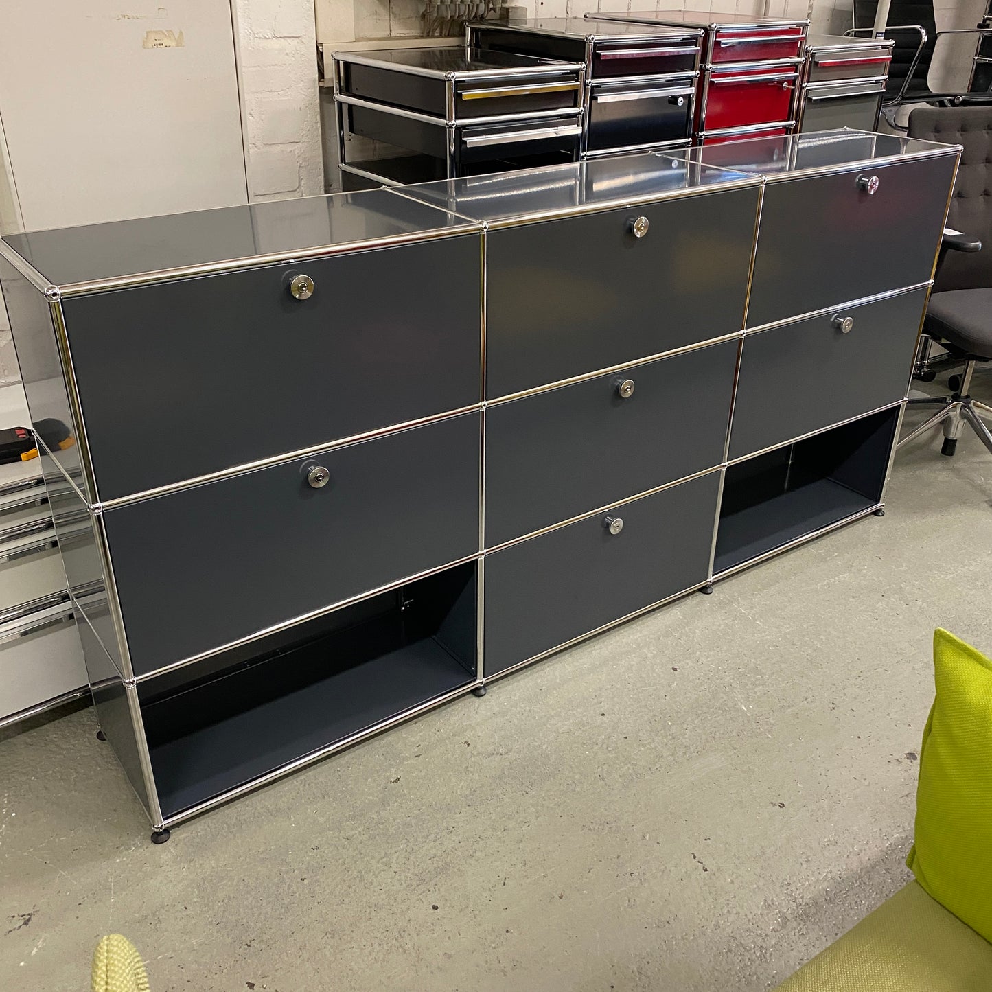 USM Haller Highboard anthrazit 3x3, 6 Klappen + 1 Auszug