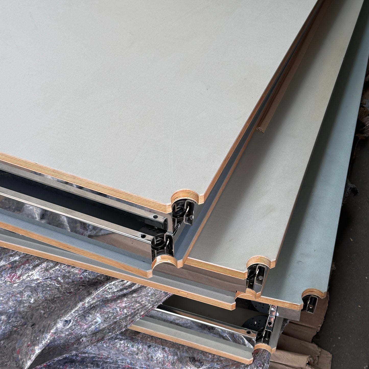 7x USM Haller Tische 200x100 cm Linoleum hellgrau [AKTION -93%]