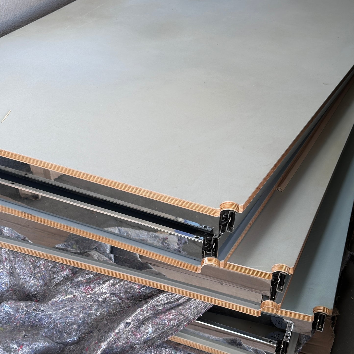7x USM Haller Tische 200x100 cm Linoleum hellgrau [AKTION -93%]