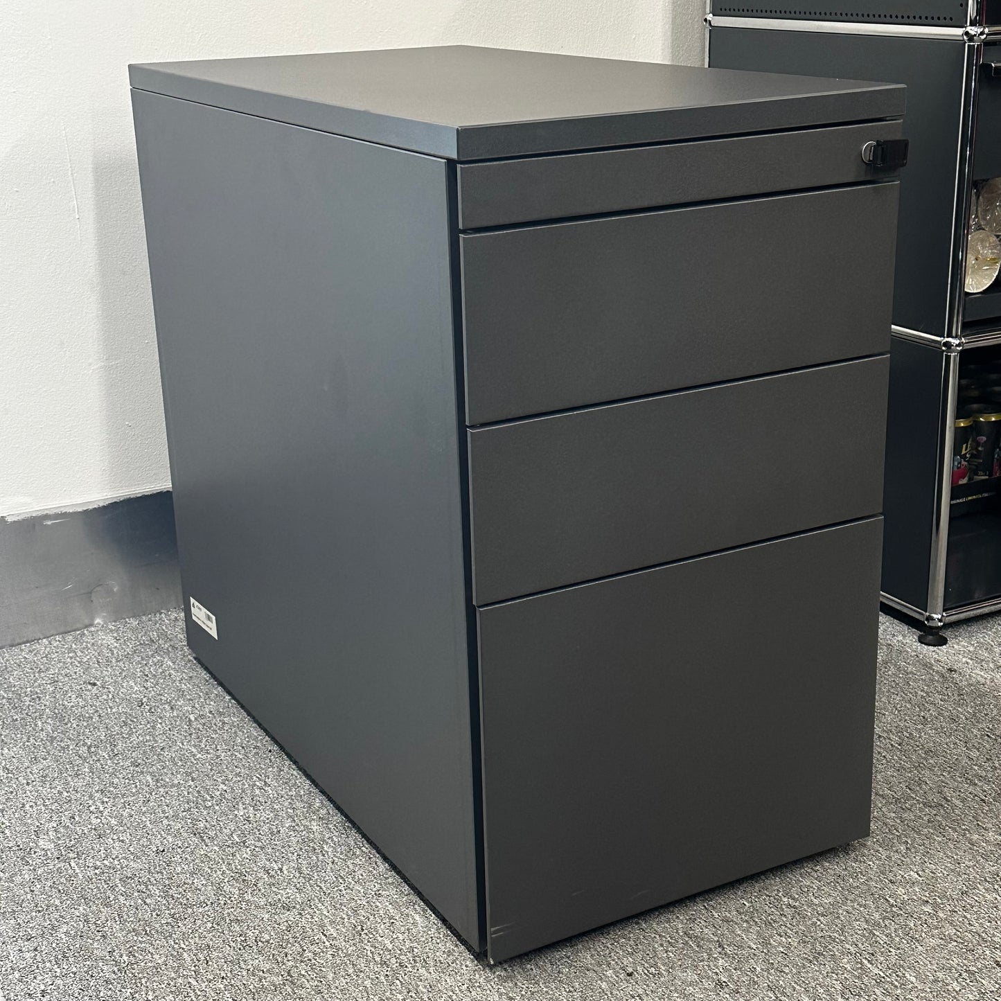 Steelcase Anstellcontainer