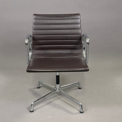 Vitra EA 108 Leder braun (drehbar)