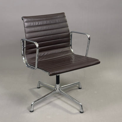 Vitra EA 108 Leder braun (drehbar)