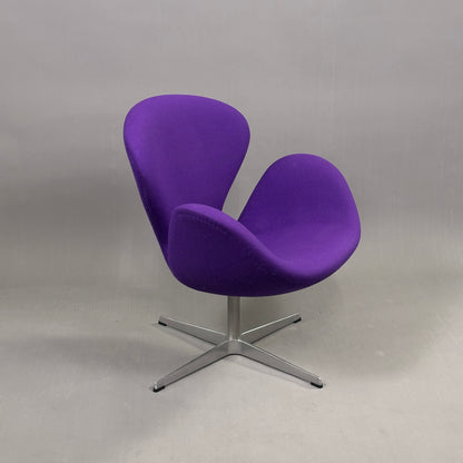 Fritz Hansen Swan Chair Lila