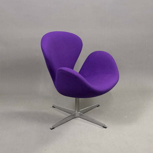 Fritz Hansen Swan Chair Lila
