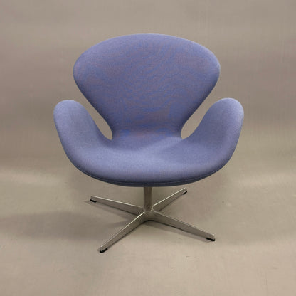 Fritz Hansen Swan Chair Hellblau