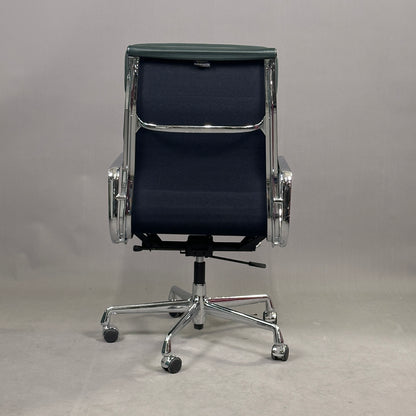 Vitra EA 219 Leder dunkelgrün Chrom