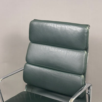 Vitra EA 219 Leder dunkelgrün Chrom