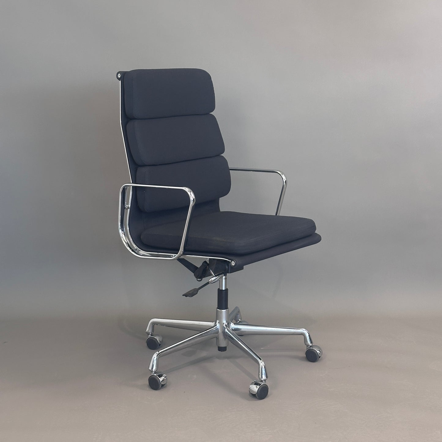 Vitra EA 219 Stoff schwarz Chrom