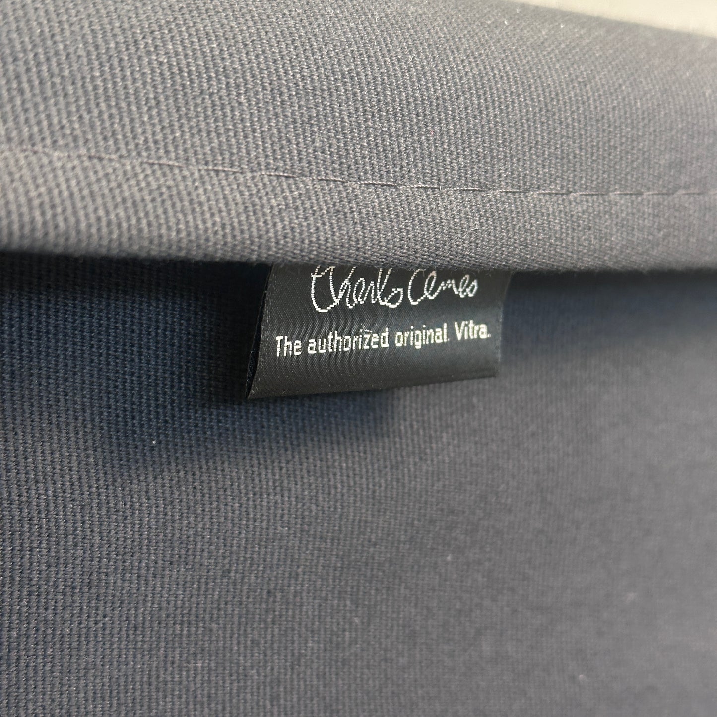 Vitra EA 219 Stoff schwarz Chrom