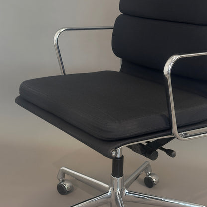 Vitra EA 219 Stoff schwarz Chrom