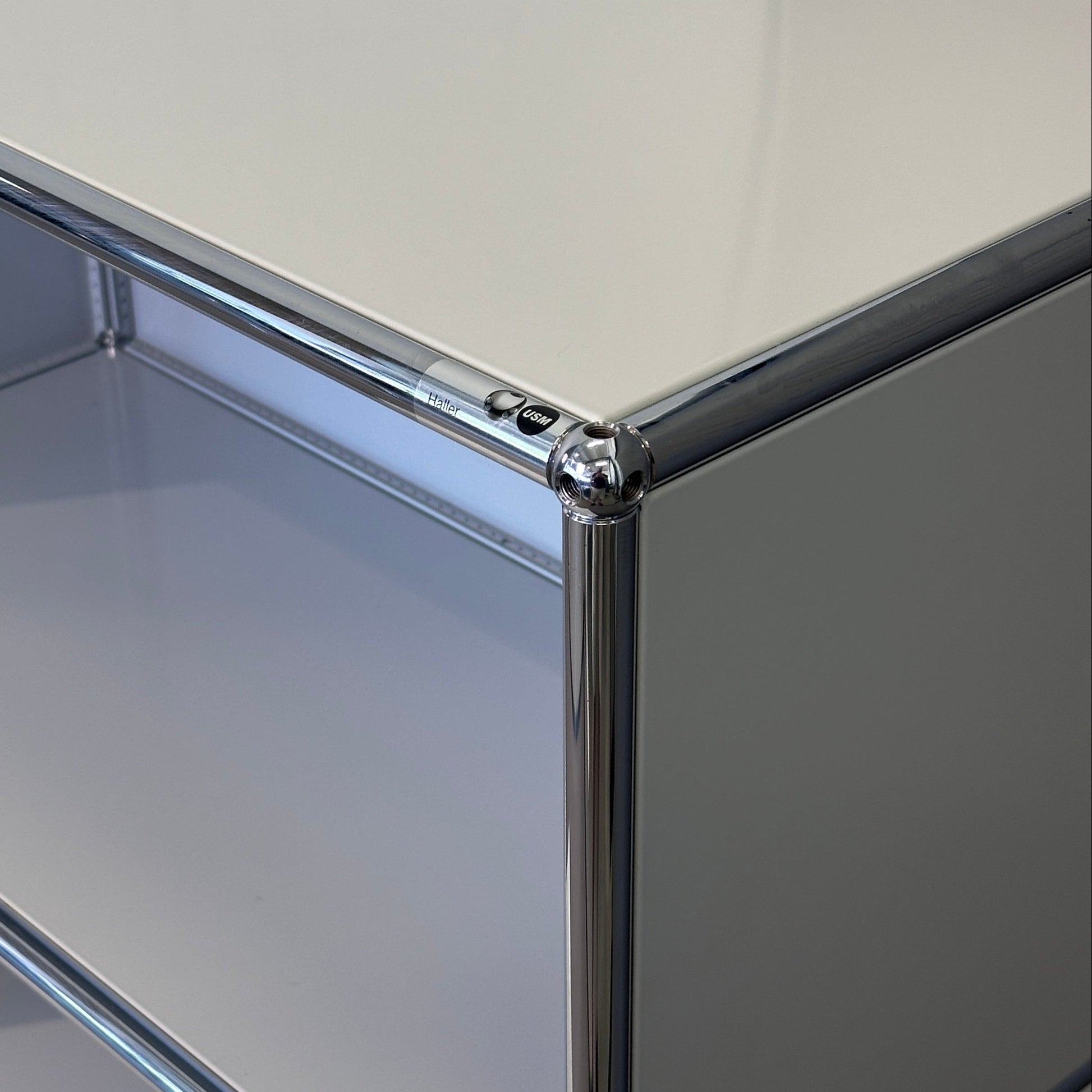 USM Haller Highboard 2x3 lichtgrau 4 Klappen