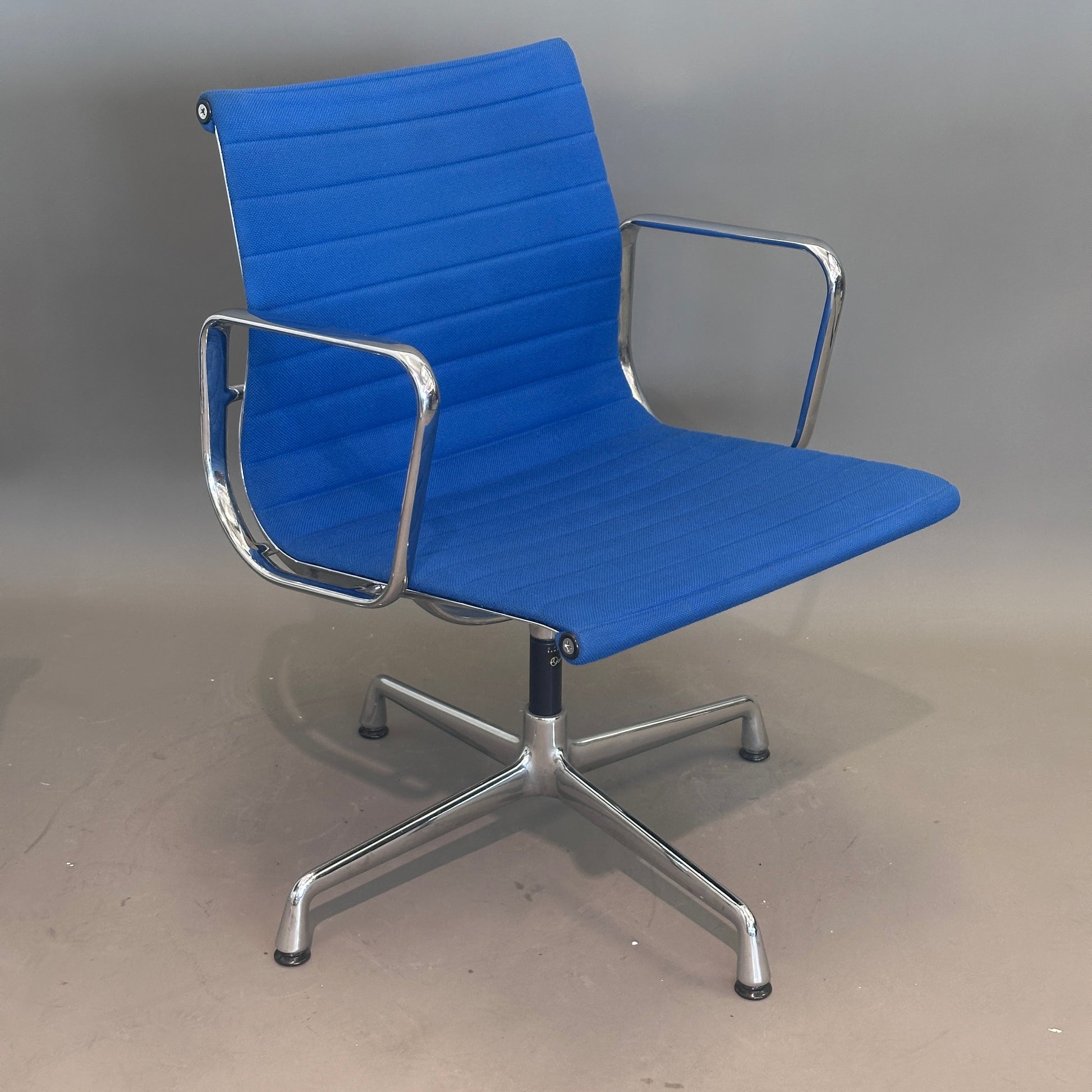 Vitra EA 108 Hopsak blau