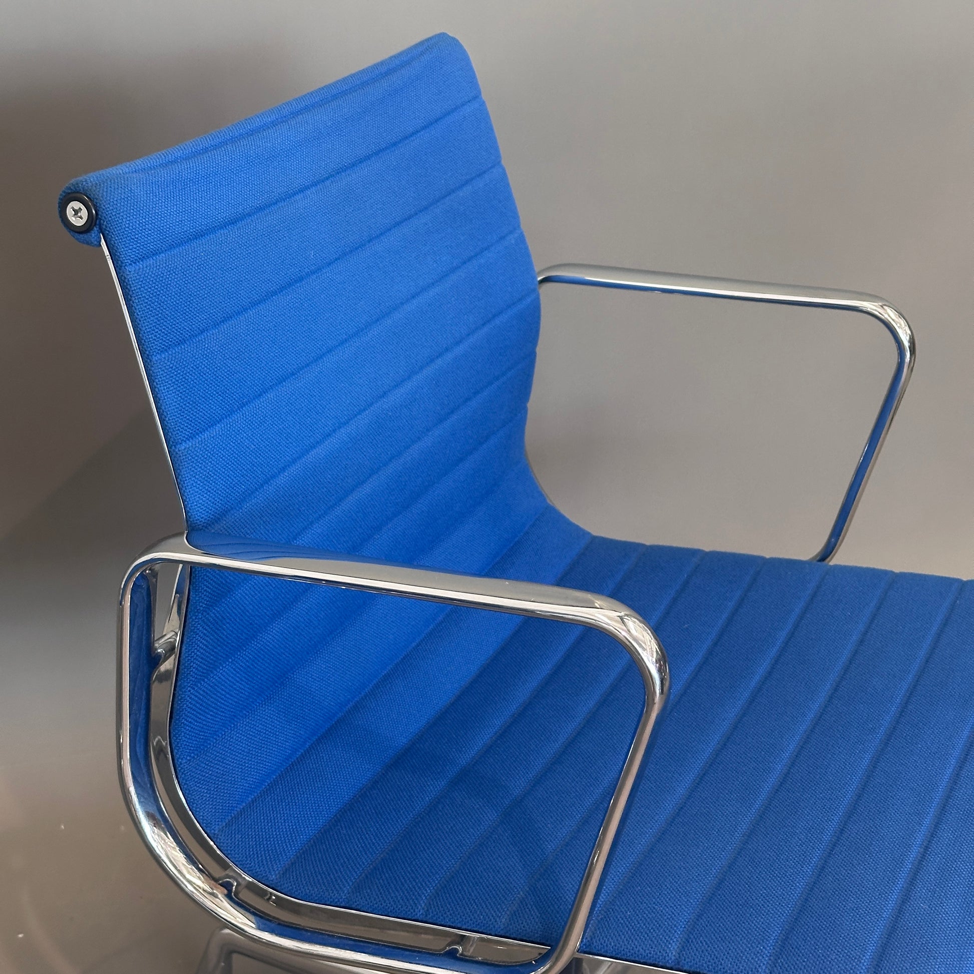 Vitra EA 108 Hopsak blau