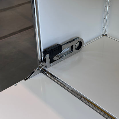 USM Haller Highboard 1x3 weiß / goldgelb mit Klappen