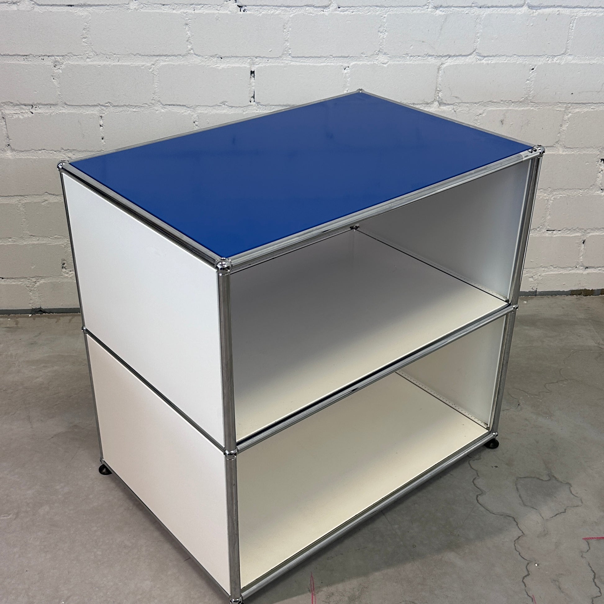 USM Haller Sideboard 1x2 weiß / enzianblau (50cm Tiefe)