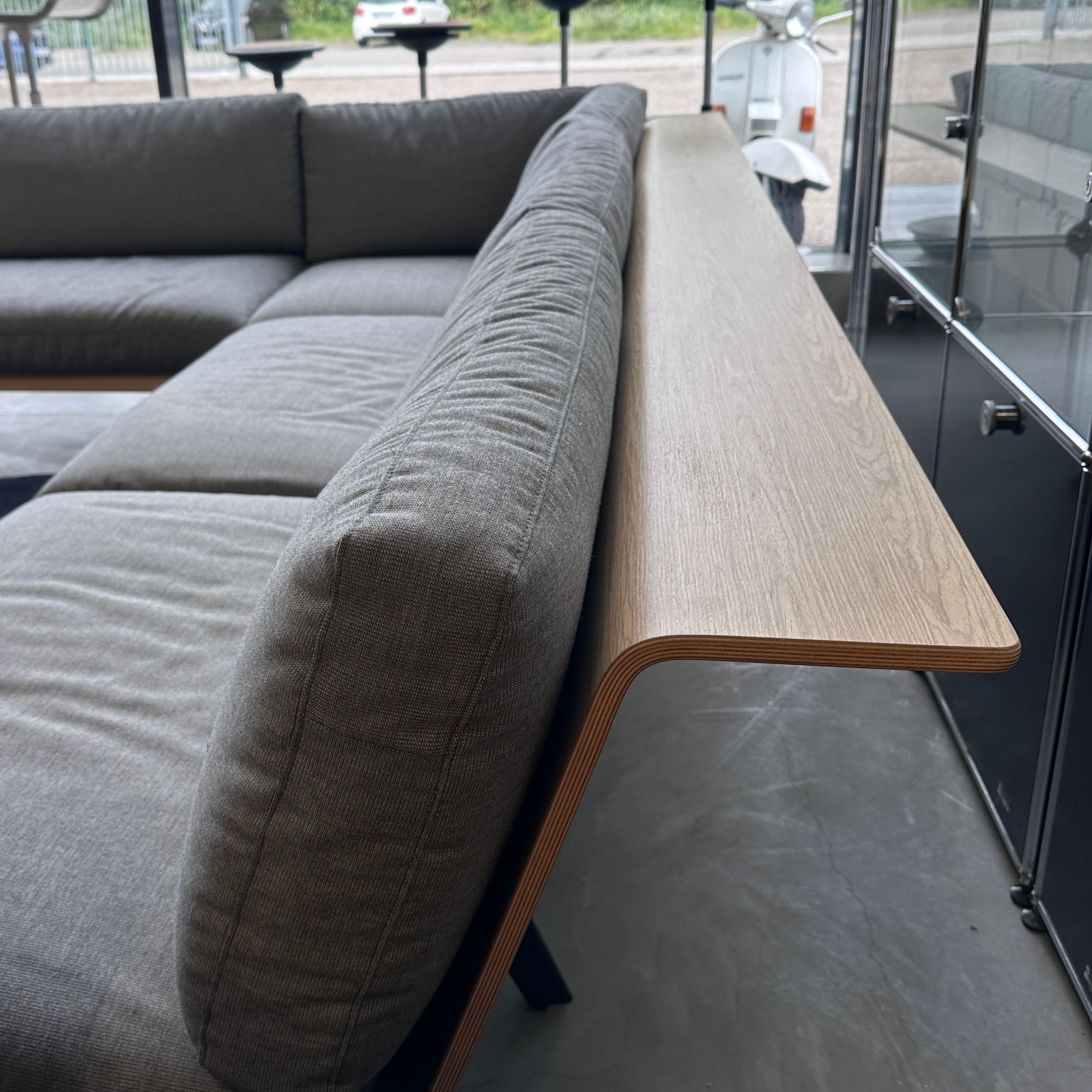 Arper Ecksofa Zinta Lounge hellgrau/Holz