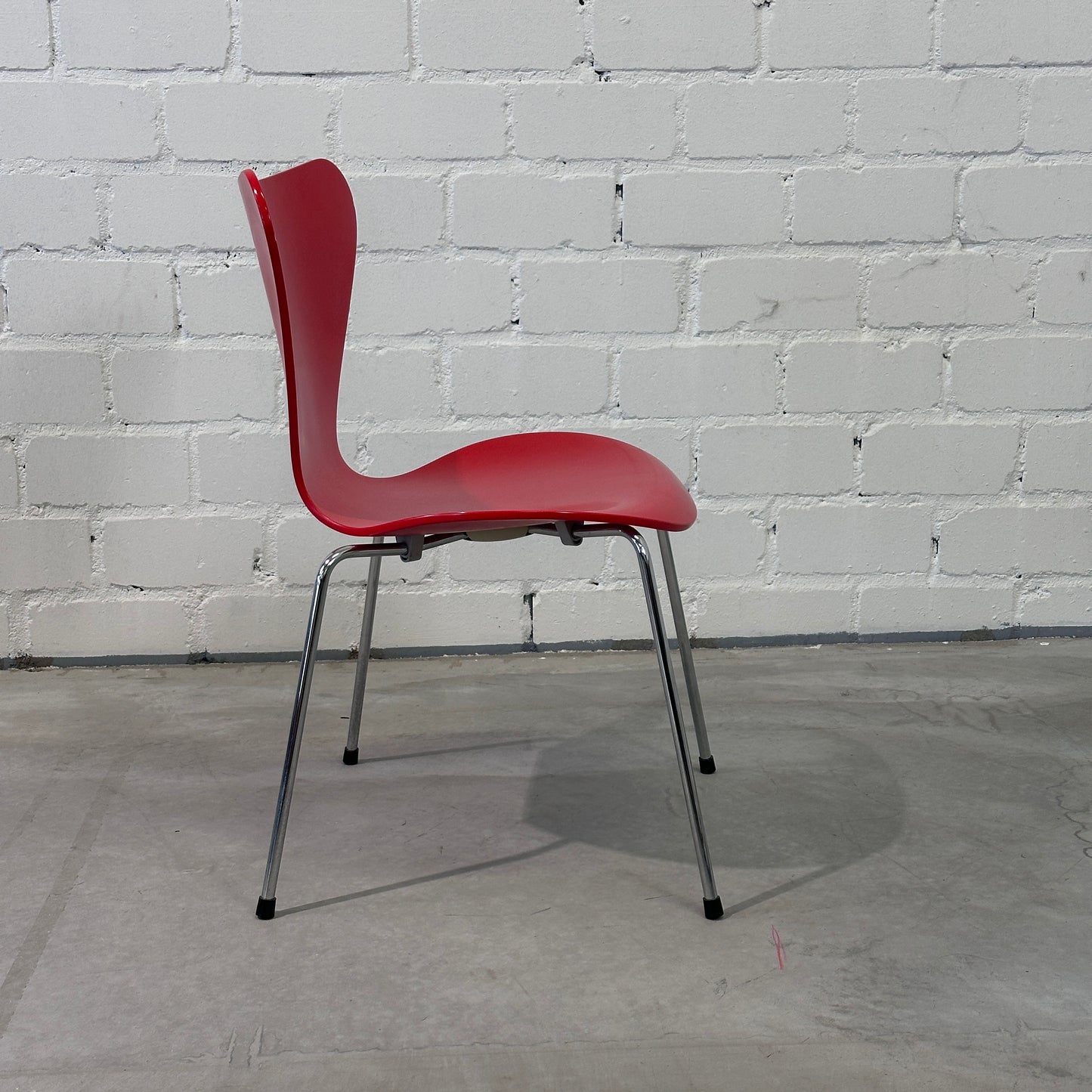 Fritz Hansen Serie 7 Stapelstuhl rot