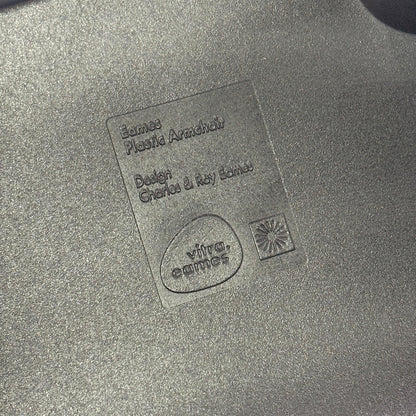 Vitra DAW Eames Plastic Armchair schwarz