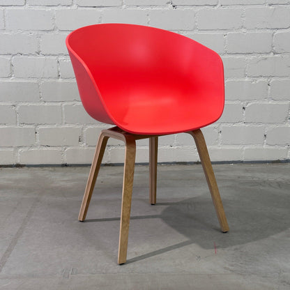HAY About a chair hellrot