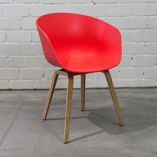 HAY About a chair hellrot
